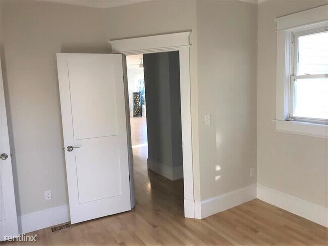 Building Photo - 2 br, 2 bath Apartment - 38 Ames St # 1 1
