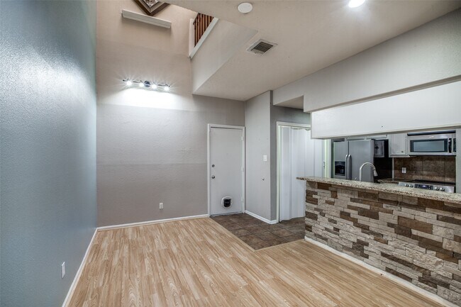 Foto del edificio - 800 Country Pl Dr