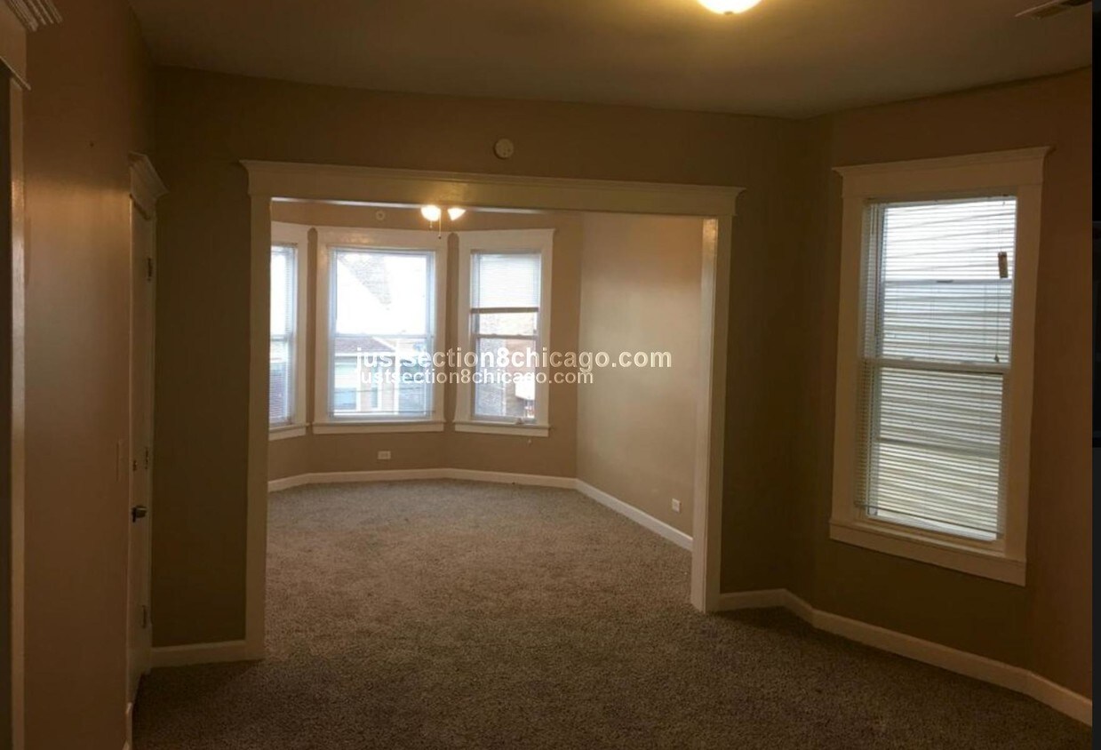Building Photo - 7347 S Dorchester Ave