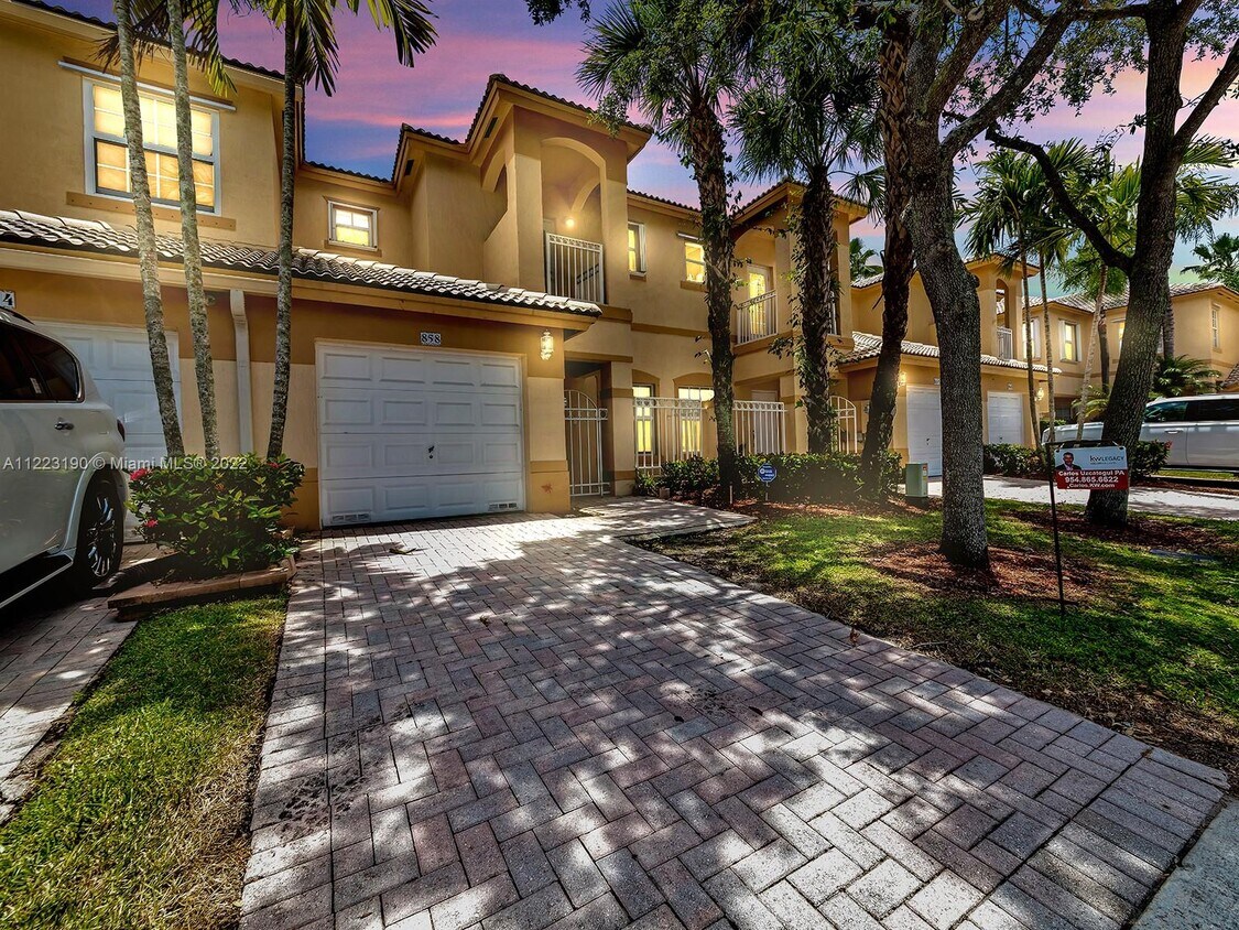 858 NW 170th Terrace, Pembroke Pines, FL 33028 Townhome Rentals in Pembroke Pines FL