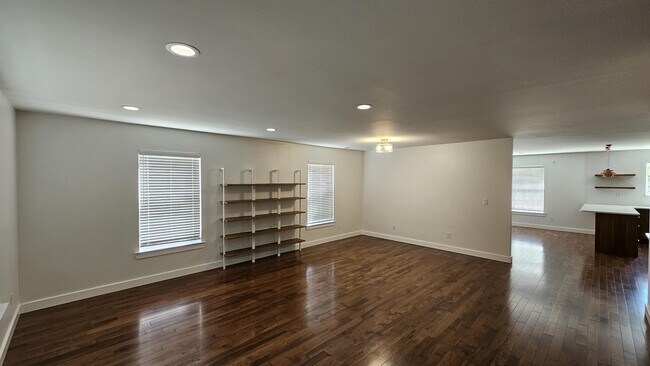 Building Photo - 6729 Elgywood Ln