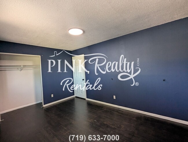 Building Photo - 2534 Ivanhoe Dr