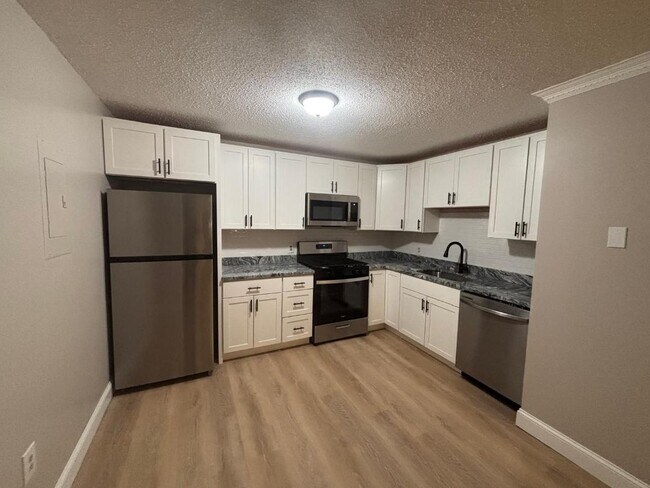 Building Photo - 24 Kenmar Dr
