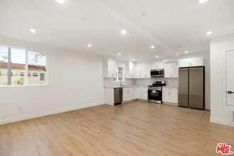 Building Photo - 4232 Rosewood Ave