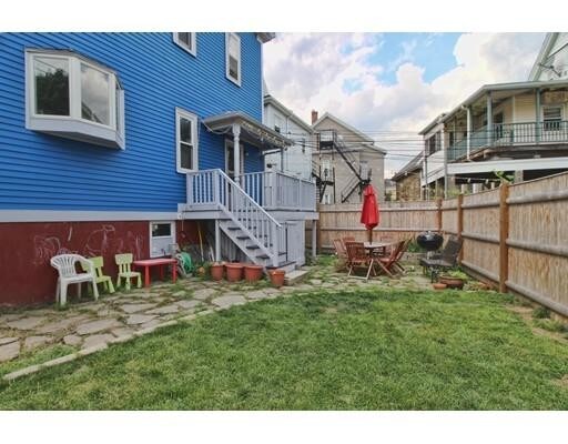Building Photo - 357 Medford St