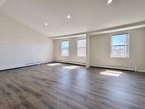 Building Photo - 326 5th St