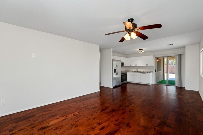 Foto del edificio - 42551 W Hillman Dr