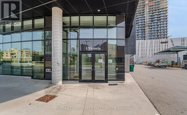 Photo du bâtiment - 1-1701 Victoria St S