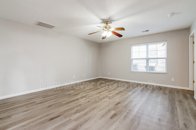 Foto del edificio - 190 Brookhaven Dr