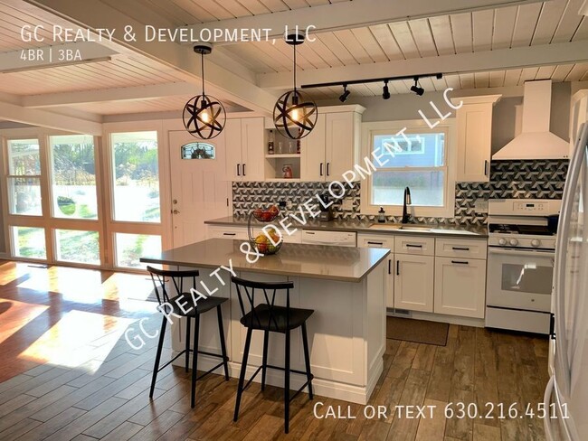 Foto del edificio - ***4 BDRM+DEN / 3 FULL BATH / 2 CAR GARAGE...