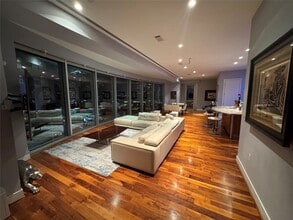 Building Photo - 1600 Post Oak Blvd