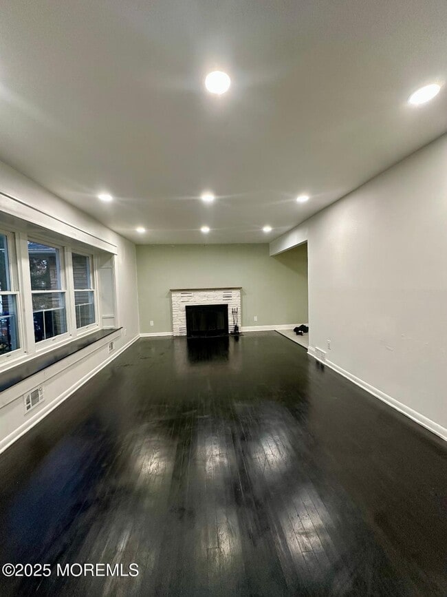 Building Photo - 297 Cambourne Dr