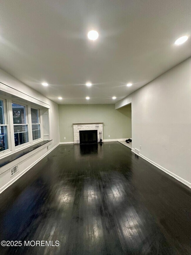 Foto del edificio - 297 Cambourne Dr