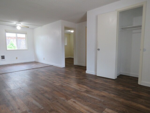 Dining Area - 1907 N College St
