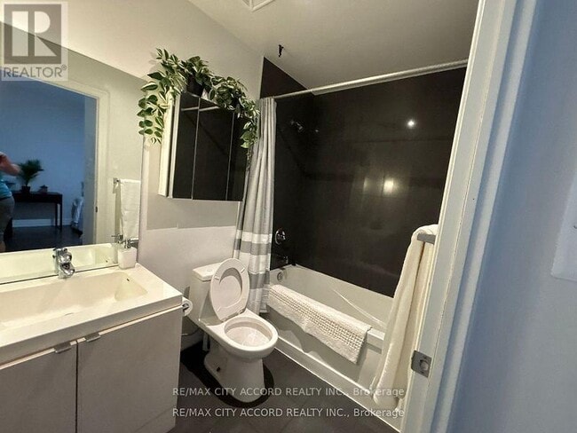 Building Photo - 8 The Esplanade