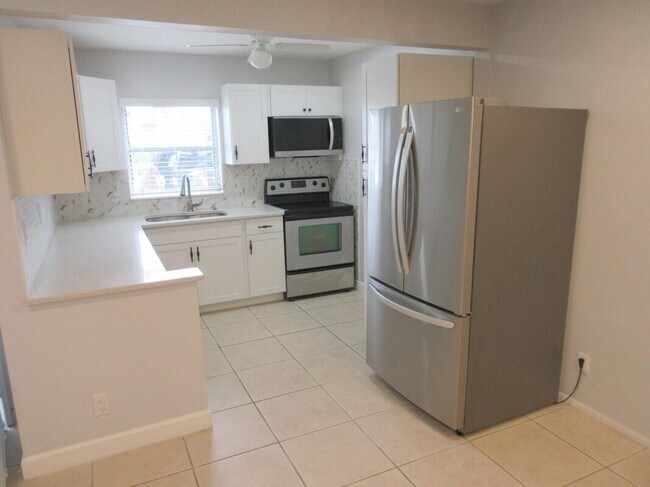 Foto del edificio - 2572 Emory Dr W