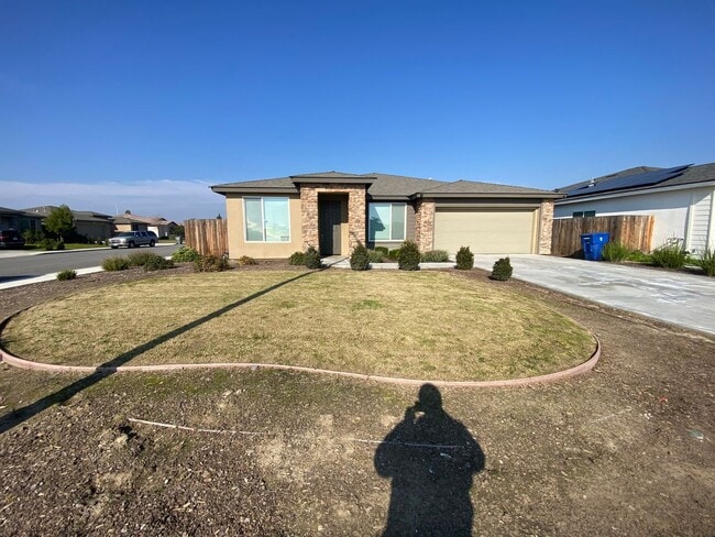 Building Photo - Welcome to the Best Deal in Town. Fully furnished 4 BD 2 BA house on a corner lot