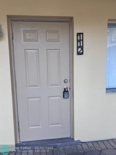 Building Photo - 515 S Sequoia Dr