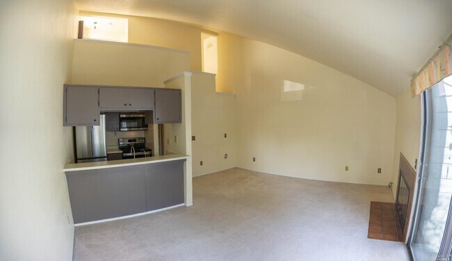 Building Photo - 176 Courtyards E