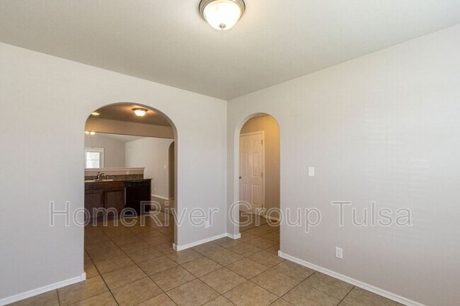 Foto del edificio - 10712 N 152nd E Ave.