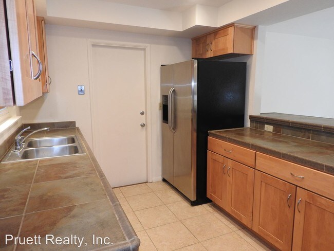 Building Photo - 3 br, 2 bath House - 6310 Henderson Drive