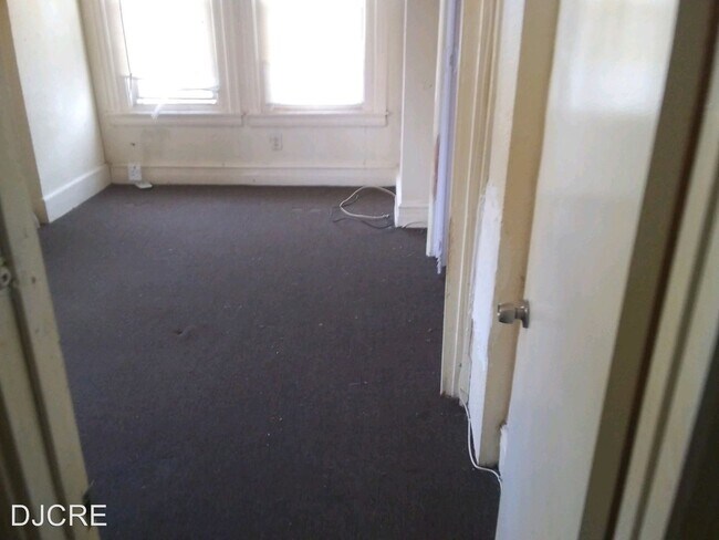 Foto del edificio - 6037 Pine St