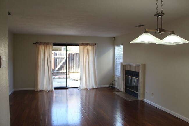 Building Photo - The Orchards- 962 Cherry Glen 2 bedroom 2....