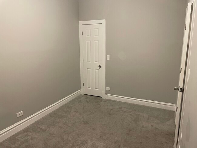 Bedroom - 4844 W Rice St