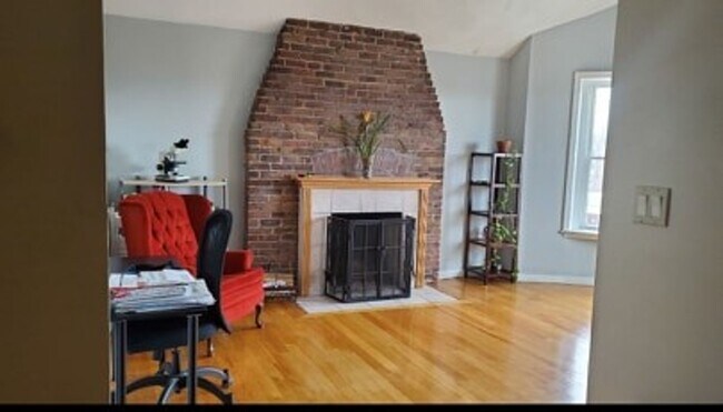 Available Sept 1 – No Broker Fee! - Available Sept 1 – No Broker Fee! House