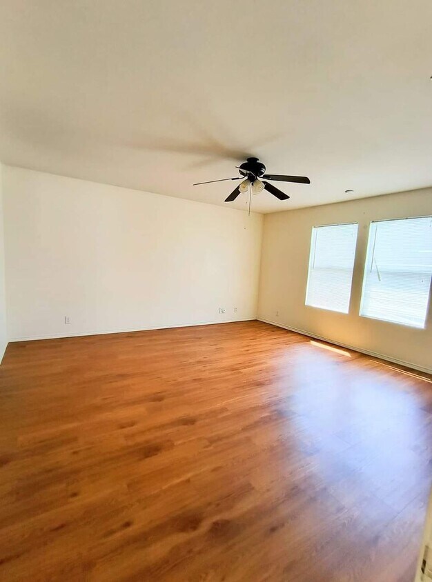 Building Photo - 223 Blue Juniper