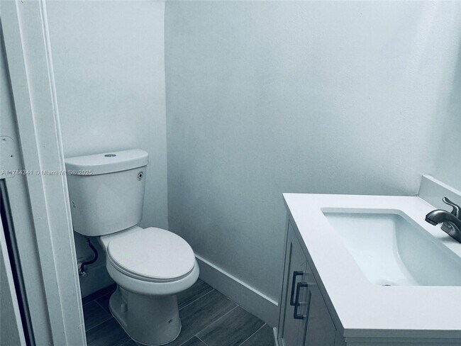Foto del edificio - 5441 NW 93rd Ter
