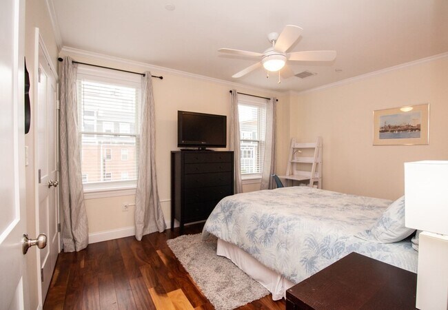 Building Photo - 1002 Tremont St
