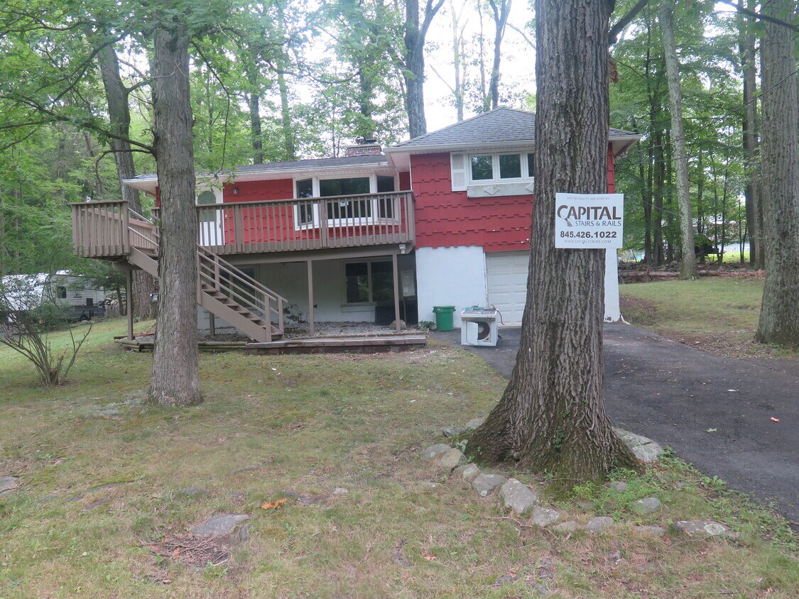 Primary Photo - 10 Knapp Rd