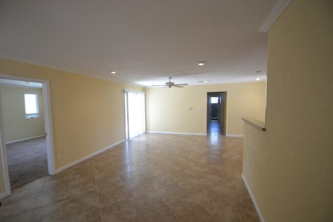 Building Photo - 2135 Torrance St