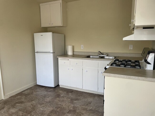 Foto del edificio - Walking Distance to Water Front- Multiple Applications Pending