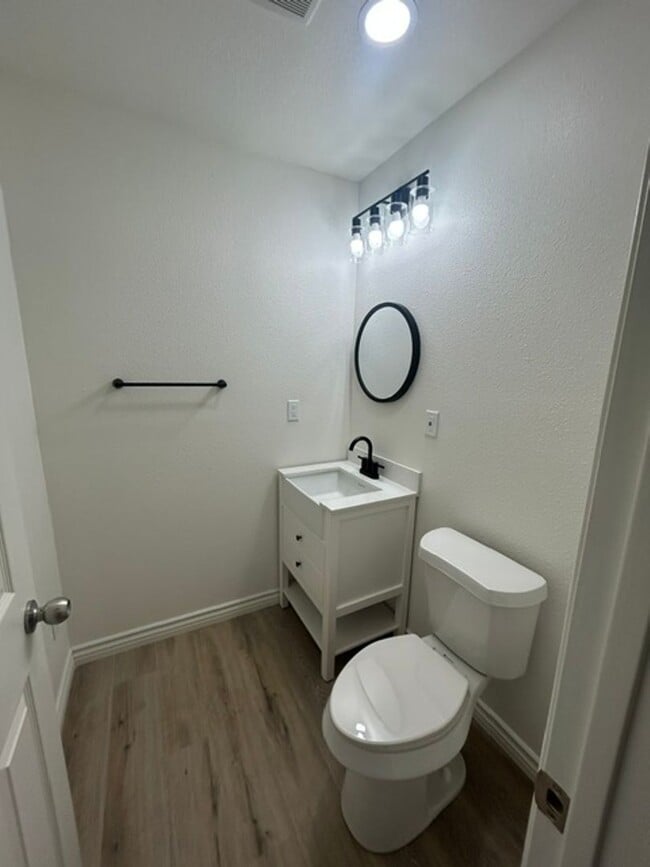 Foto del edificio - 448 Victoria Ln
