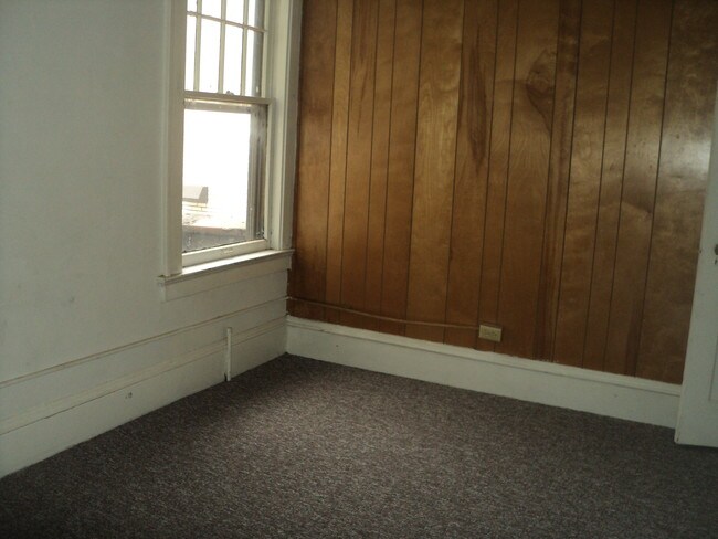 Bedroom - 917 5th Ave