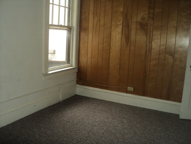 Bedroom - 917 5th Ave