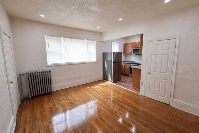 Building Photo - 114 Amory St