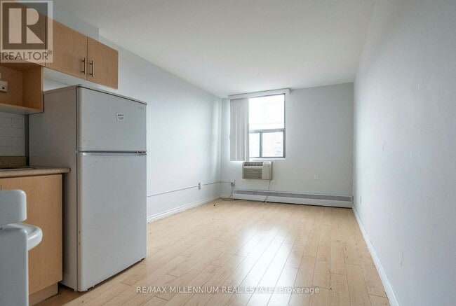 Building Photo - 798 Richmond St W