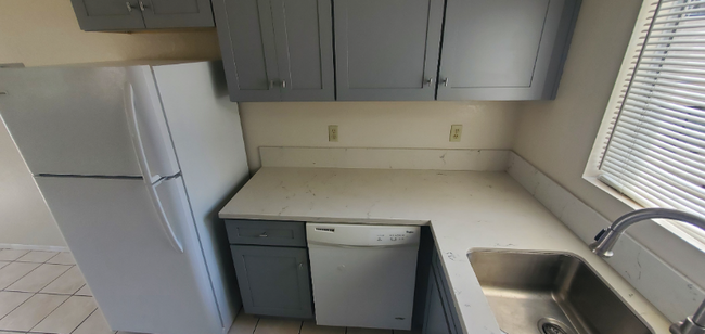 Foto del edificio - 4446 W 136th St