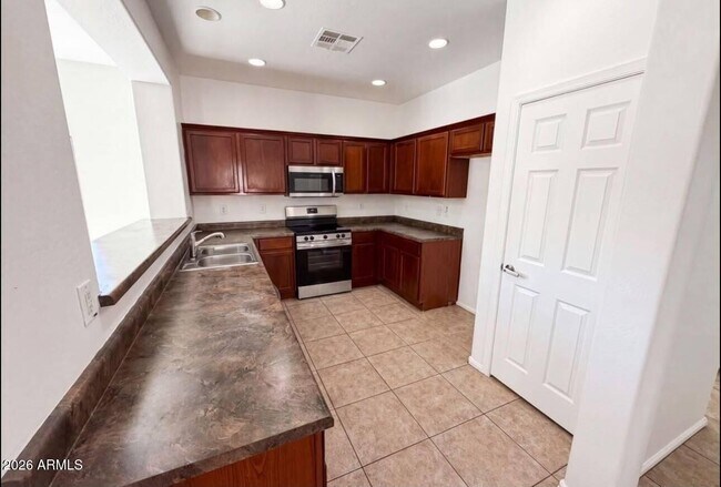 Foto del edificio - 934 E Overlin Dr