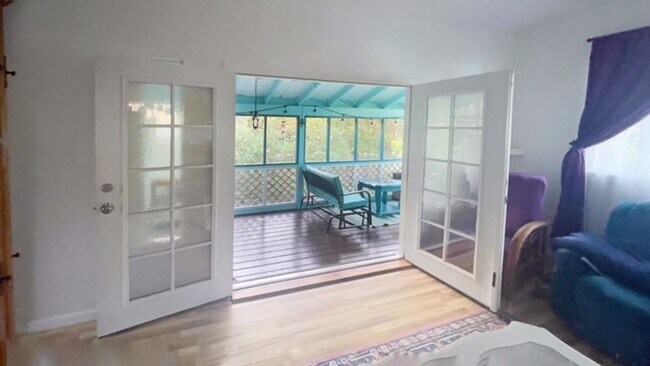 Building Photo - 2BR/1BA Furnished Home – Available June 1 – Screened Lanai, Fiber Internet, W/D