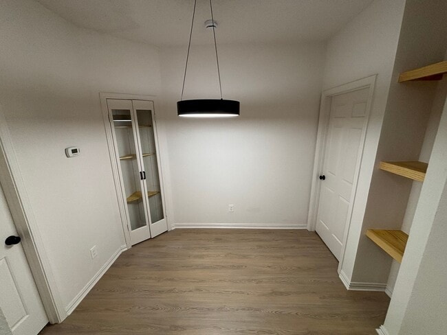 Foto del edificio - Great Location!