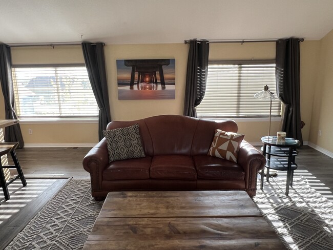 Large living room, beautiful natural light - 15074 Lindark St