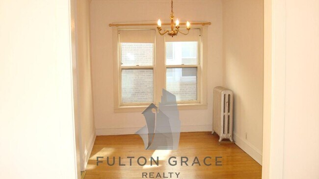Building Photo - 1436 W Thorndale Ave