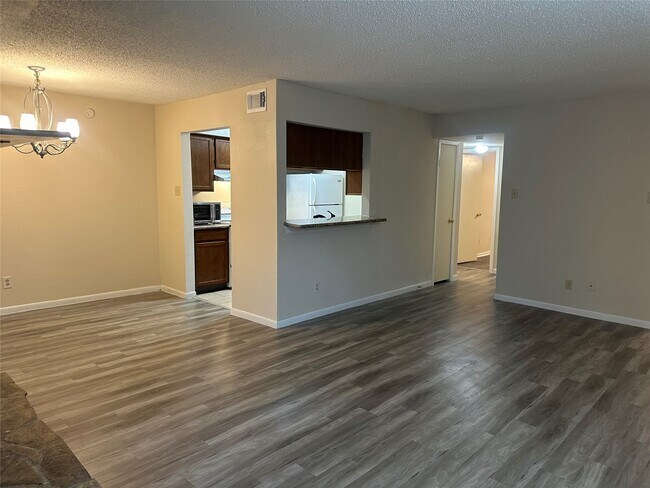 Foto del edificio - 17401 Red Oak Dr
