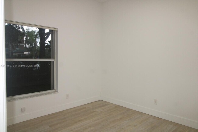 Foto del edificio - 16223 Emerald Cove Rd