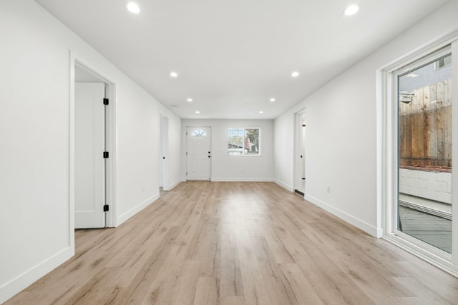 Building Photo - 5549 Fulcher Ave