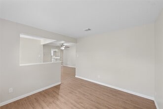 Building Photo - 7111 Pinehook Ln